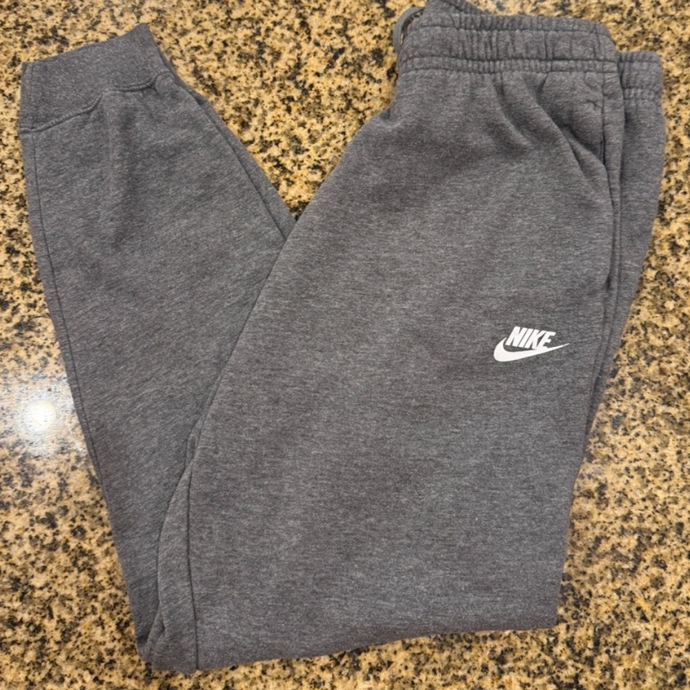 BNWT Nike Gray Jogger Pants Size Small